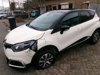 damaged passenger cars Renault Captur TCE LIMITED CLIMA NAVI 2017/4