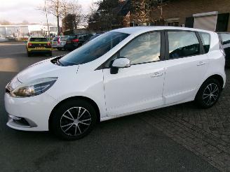 Vaurioauto  passenger cars Renault Scenic 1.5 DCI EXPRESSION CLIMA NAVI 2014/9