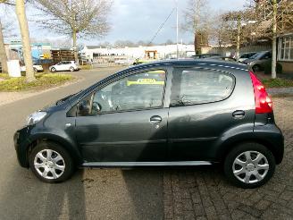 Peugeot 107 1.0 -12V XS AIRCO ORGINEEL 27.158 KM picture 2