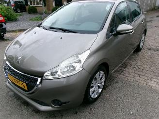 Unfallwagen Peugeot 208 1.4 I ACTIVE CLIMA NAVI 5 DEURS GEEN SCHADE 2012/6
