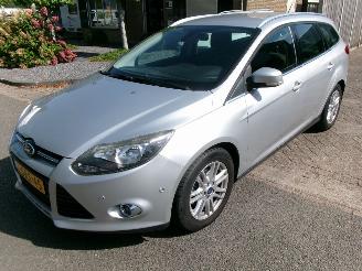 Damaged car Ford Focus 1.0 ECOBOOST EDITION PLUS GEEN SCHADE 2013/11