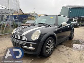 Coche siniestrado Mini Cooper Mini One/Cooper (R50), Hatchback, 2001 / 2007 1.6 16V Cooper 2004