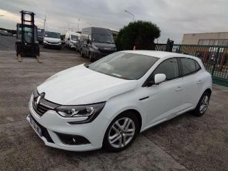 uszkodzony samochody osobowe Renault Mégane 1.2 TURBO 2016/6