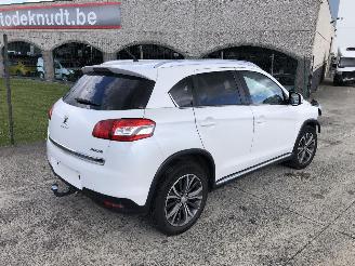 Schadeauto Peugeot 4008 ALLURE 1.6 HDI  4WD 2017/5