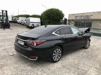 Damaged car Lexus ES ES300H 2023/6