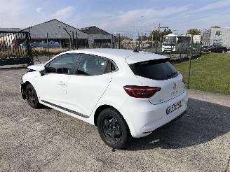 damaged passenger cars Renault Clio 1.6 HYBRIDE 2022/3