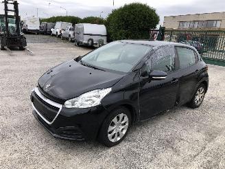 Schadeauto Peugeot 208 LIKE 1.2 2019/8