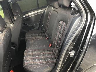 Volkswagen Golf 2.0 TSI picture 14