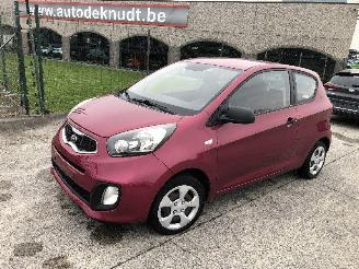 krockskadad bil auto Kia Picanto 1.0 