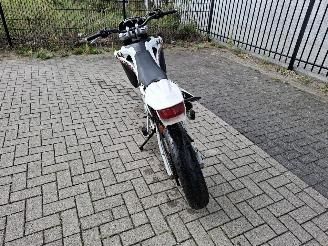 Husqvarna SM 125  picture 2