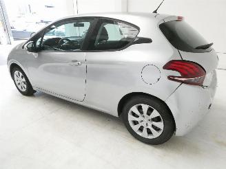 Peugeot 208 LIKE picture 4