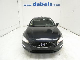 Unfallwagen Volvo V-60 2.0 D2 KINETIC 2017/11