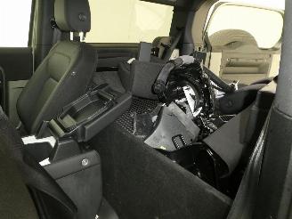 Land Rover Defender  picture 16