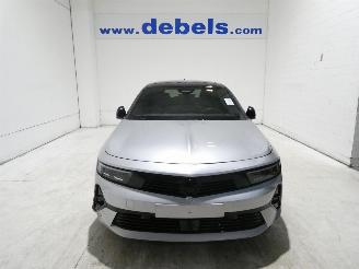 Voiture accidenté Opel Astra TOURER 2023/12