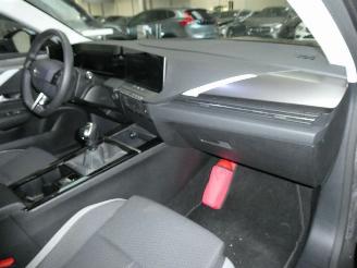 Opel Astra 1.2 EDITION picture 14