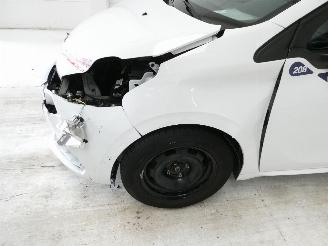 Peugeot 208 1.2 picture 5