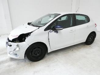Peugeot 208 1.2 picture 3