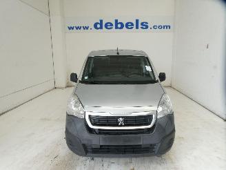 krockskadad bil bedrijf Peugeot Partner 1.6D PREMIUM 2017/7