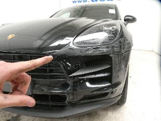 Porsche Macan S picture 9