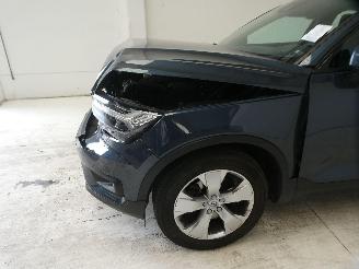 Volvo XC40 MOMENTUM picture 5
