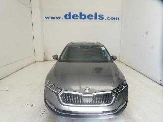 krockskadad bil auto Skoda Octavia AMBITION 2024/1