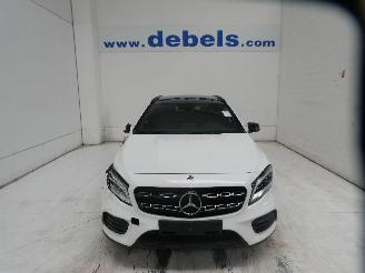 uszkodzony samochody osobowe Mercedes GLA 200 D 2019/8