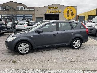 Vaurioauto  passenger cars Kia Ceed 1.6 CRDI BREAK 2009/3