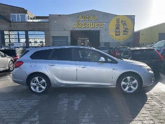 skadebil auto Opel Astra SPORTSTOURER 2011/7