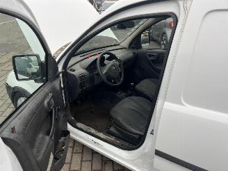 Opel Combo 1.3D picture 24