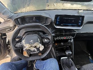 Peugeot 208 1.2I picture 6