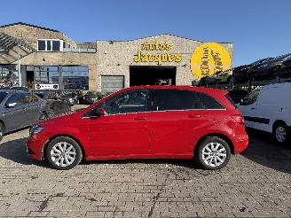 krockskadad bil auto Mercedes B-klasse ELEGANCE 2014/4