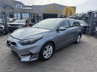 krockskadad bil auto Kia Ceed 1.0I TURBO 2022/8