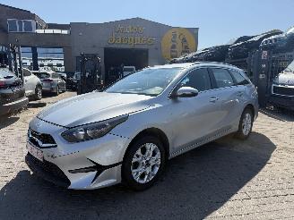 Schadeauto Kia Ceed 1.0 T-GDI COMFORT 2022/8