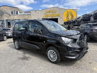 uszkodzony samochody osobowe Opel Combo 1.5LIFE EDITION PLUS 2022/9