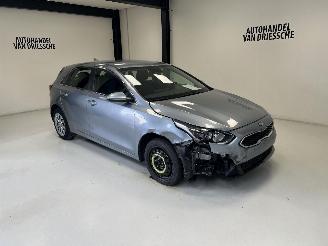 Schadeauto Kia Cee d  2021/6