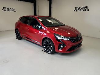 damaged passenger cars Renault Clio TECHNO 2024/2