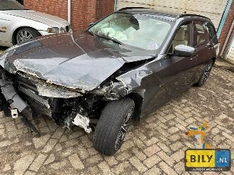 Auto da rottamare BMW 3-serie 330i Touring 2020/1