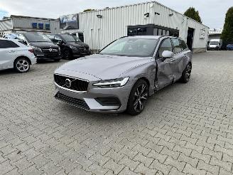 Schadeauto Volvo V-60 Volvo V60 B4 Kombi Core MildHybrid 2025/6