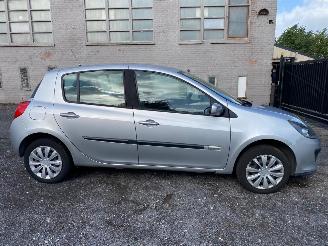 skadebil auto Renault Clio RIP CURL 2007/7