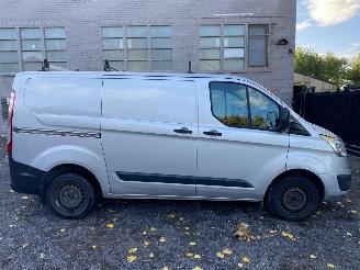 krockskadad bil bedrijf Ford Transit Custom 2.2TD 2016/3