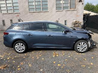 Voiture accidenté Renault Mégane IV GRANDTOUR 2023/1