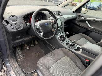 Ford Galaxy GHIA picture 24