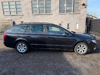 Voiture accidenté Skoda Superb AMBITION 2013/2