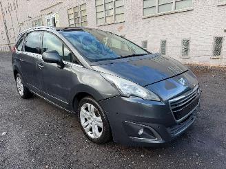Peugeot 5008 ALLURE picture 2