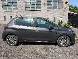 uszkodzony samochody osobowe Peugeot 208 SIGNATURE 2018/9