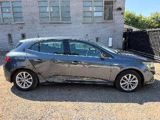 uszkodzony samochody osobowe Renault Mégane IV INTENS 2016/6
