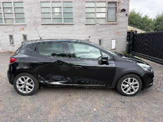 Unfallwagen Renault Clio LIMITED 2018/10