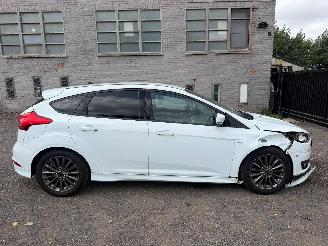 skadebil auto Ford Focus ST-LINE 2017/5