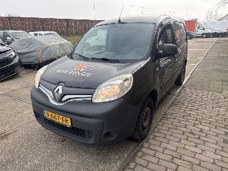 krockskadad bil bedrijf Renault Kangoo 1.5 dCi 75  Energy  Comfort 2017/4