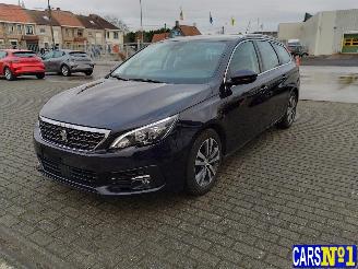 damaged passenger cars Peugeot 308  2020/5